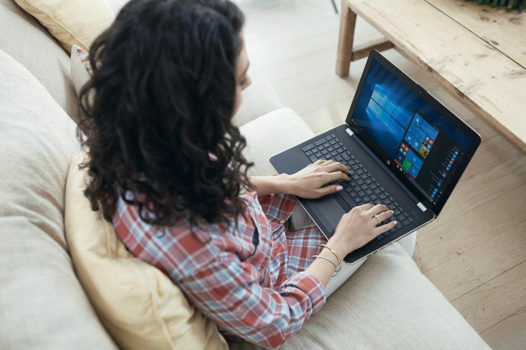 Professionelles Team bei kollaborativer Problemlösung