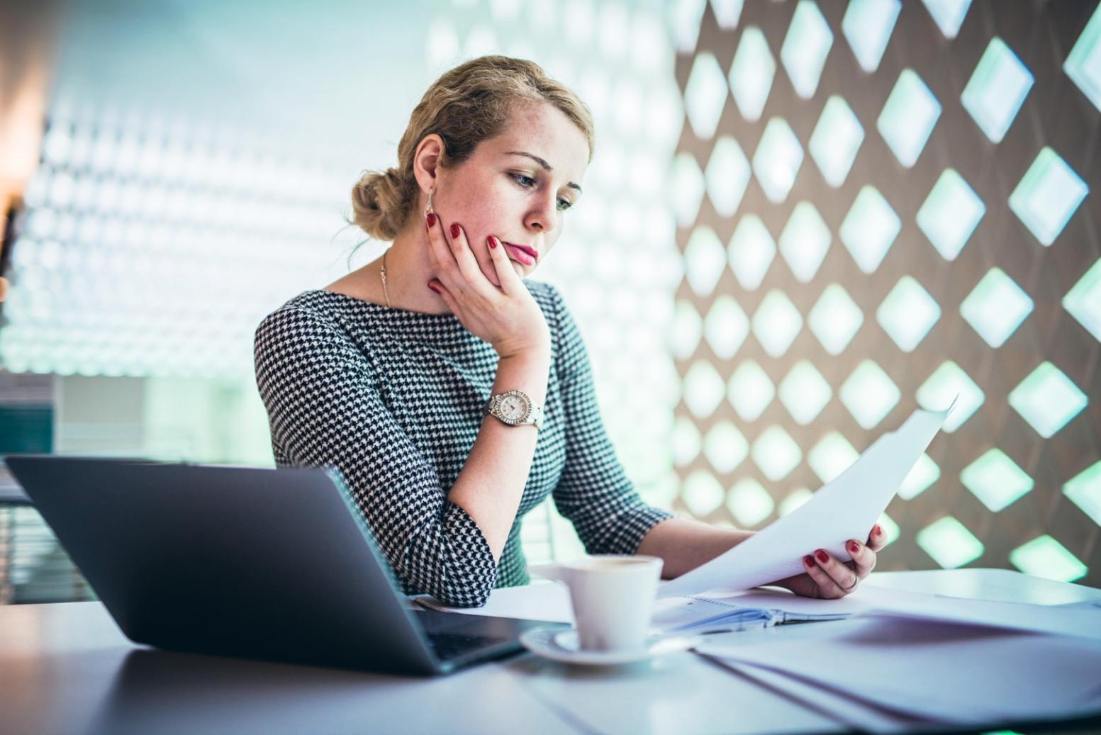 Teilnehmer arbeiten an praktischen Startup-Aufgaben